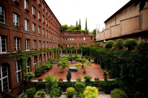 NEW GENERATION HOSTEL MILAN CENTER EXCELLENT LOCATION THE RIGHT ALTERNATIVE TO LUXURY HOTELS in the heart of the famous fashion district and a few steps from theDuomo surrounded by restaurants clubs a